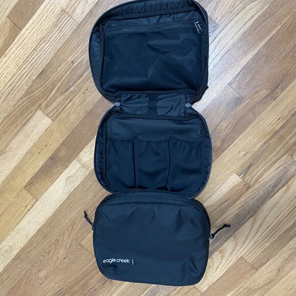Eagle Creek Pack-It® Trifold Toiletry Kit - Picture 2 of 12